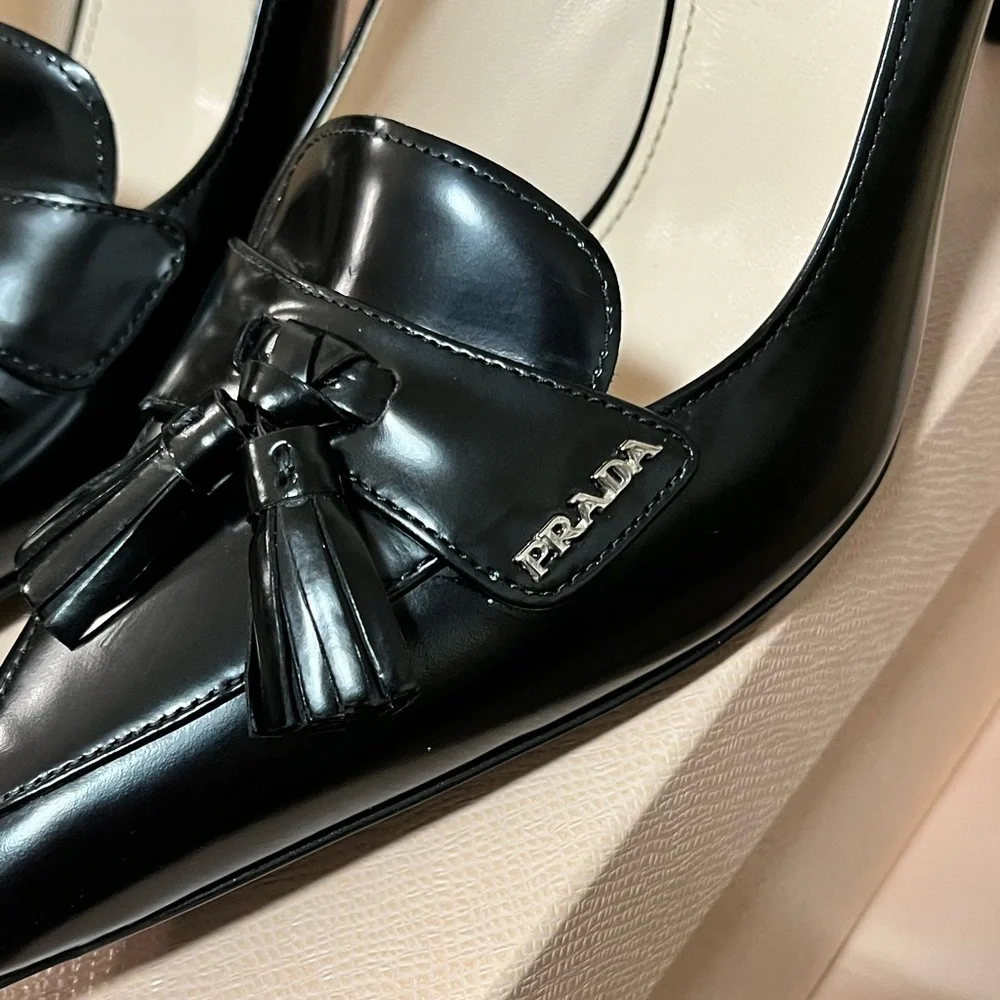 PRADA NIB AUTHENTIC VINTAGE BLACK GENUINE PATENT LEATHER PUMPS WITH TASSELS - Picture 7 of 17